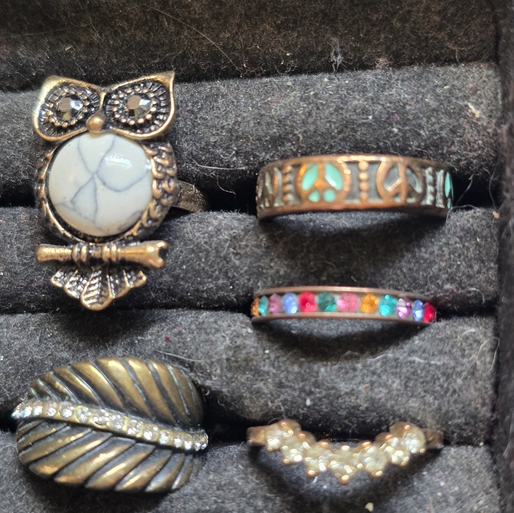 5 Gold Fun Costume Rings